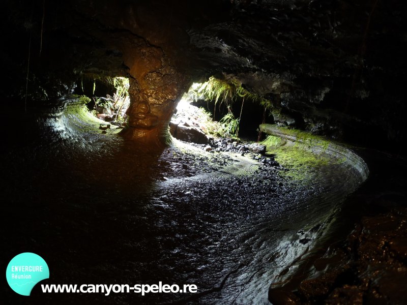 acces-visite-tunnel-lave-la-reunion