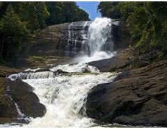 A la découverte des chutes d’Andriamamovoka