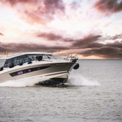 La meilleure saison pour louer un yacht en Corse : guide pratique